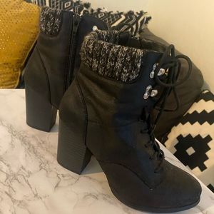 Black boots size 8